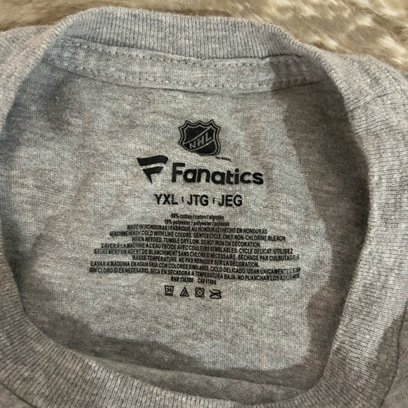 Detroit Redwings Long Sleeve Hockey Tee - Picture 2 of 3